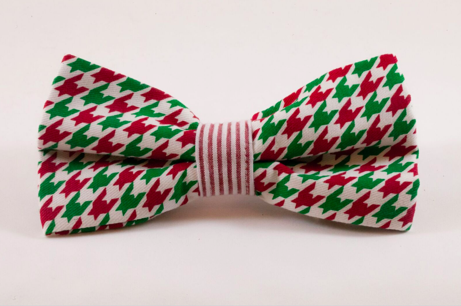 Green And Red Christmas Houndstooth Seersucker Dog Bow Tie