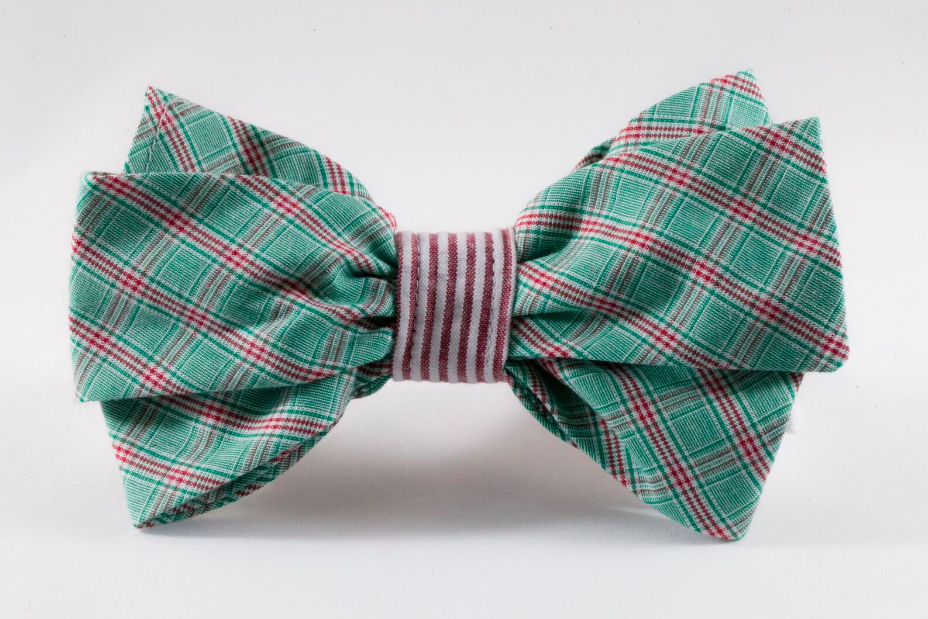 Green And Red Christmas Plaid Seersucker Girl Bow Tie Dog Collar