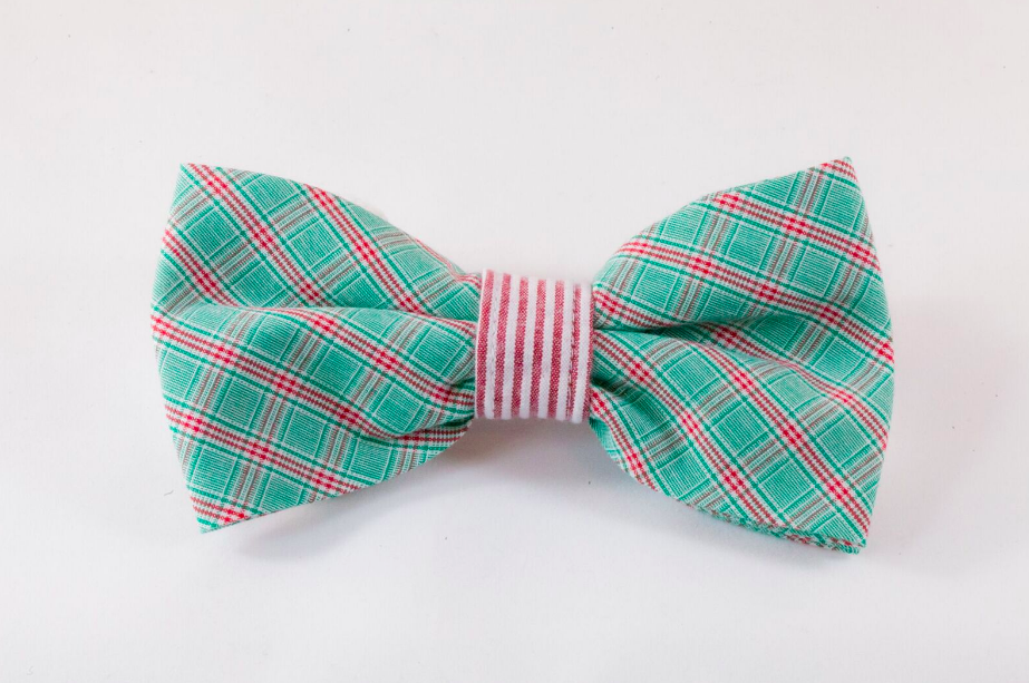 Green And Red Christmas Plaid Seersucker Dog Bow Tie